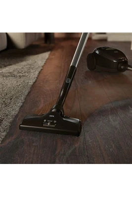 Aspirateur avec sac Aeg VX82-1-OKO Aspirateur traineau avec sac 600W Noir